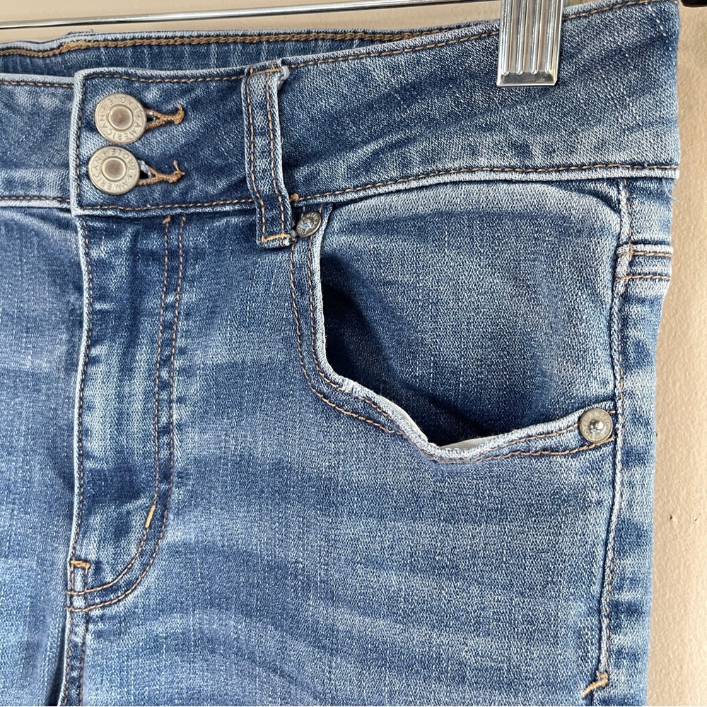 AMERICAN EAGLE High Rise Artist Flare Jeans Distressed Knees, Size 8 - Picture 4 of 11